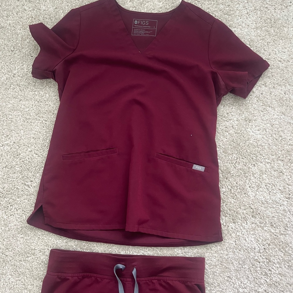 Small Burgundy/Maroon Figs Scrub Set Livingston Pant… Gem